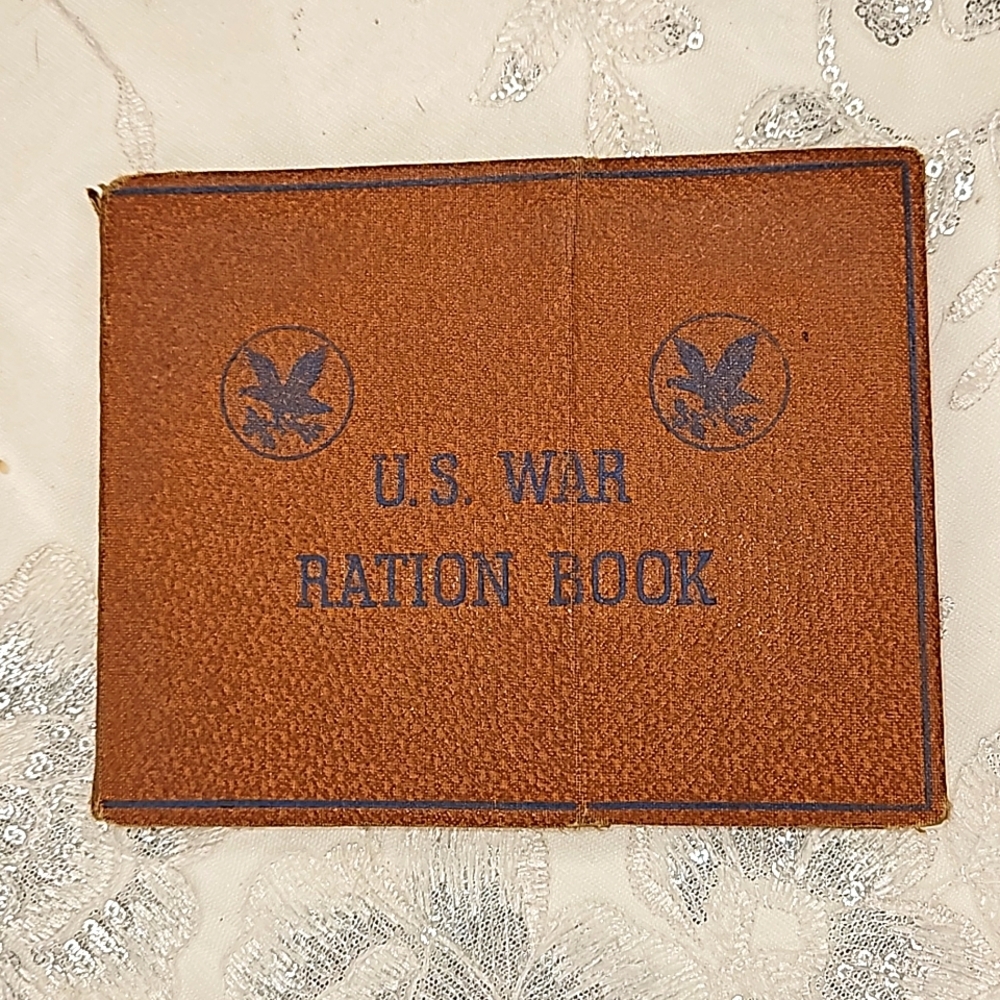 Vintage WWII ration books with ration coupons - Picture 4 of 10